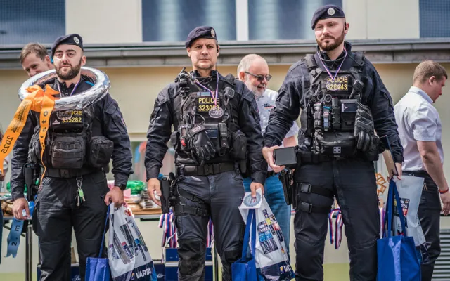 VIDEO: Extrémní soutěžní prověrka. Policejní hlídka z Olomouce zazářila na prestižní Rallye Rejvíz