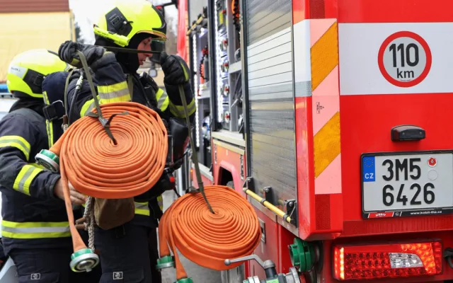 VIDEO: Jak se hasí ve výškových budovách? Pomáhá i šlauchpaket