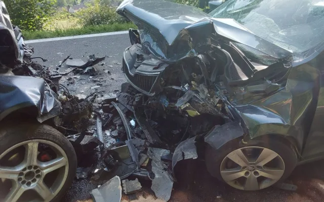 Sedm zraněných při nehodě na Šumpersku, z toho dvě děti. Čelně se srazily dva vozy