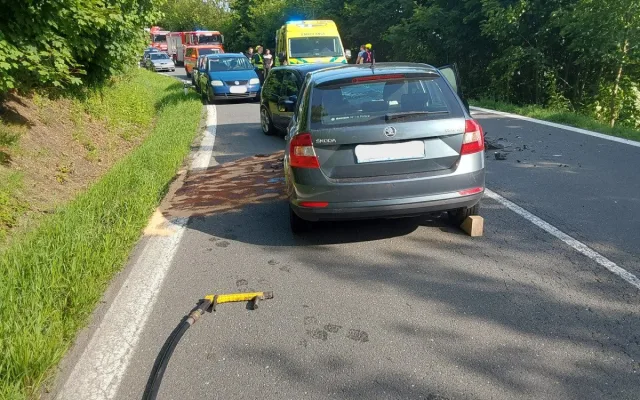 Sedm zraněných při nehodě na Šumpersku, z toho dvě děti. Čelně se srazily dva vozy