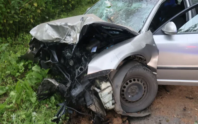 Bez pásu a pod vlivem. Pro zraněného řidiče letěl po nehodě na Olomoucku vrtulník