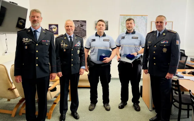 Drama v Bedihošti. Policisté z Prostějova zachránili život muži v bezvědomí