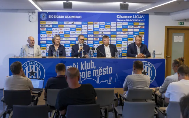 Tisková konference o prodeji akcií SK Sigma Olomouc