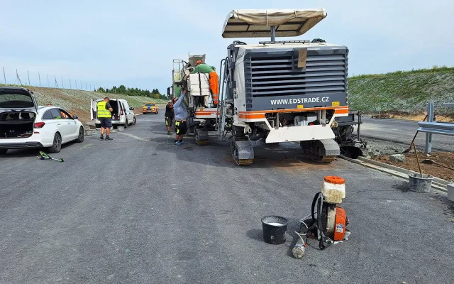 Stavba D35 Křelov-Slavonín