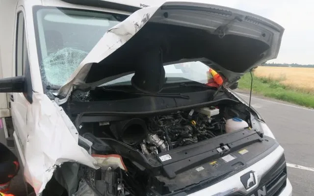 U Kostelce na Hané zemřel motorkář, při odbočování ho přehlédl řidič nákladního auta