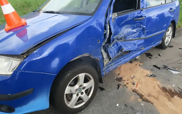 Tři zranění po nehodě v křižovatce na Přerovsku. Jednoho z řidičů vezl do nemocnice vrtulník