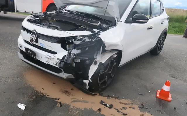 Tři zranění po nehodě v křižovatce na Přerovsku. Jednoho z řidičů vezl do nemocnice vrtulník