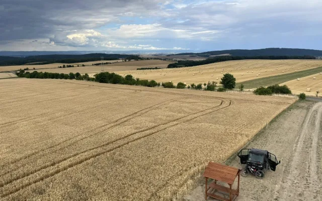 Na kopci Strážná se otevírá nová rozhledna. Jde o obnovní tradice, říká starostka Přemyslovic