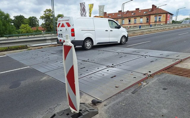 Plynuleji po páteřní silnici Olomouce. Poničená část mostu se dočká opravy v závěru roku