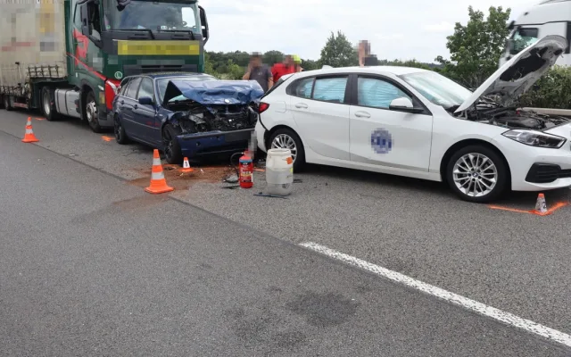 Za kolapsem na D35 byla rychlá jízda BMW. Do havarovaného auta ještě narazil kamion