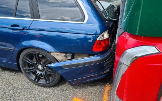 Za kolapsem na D35 byla rychlá jízda BMW. Do havarovaného auta ještě narazil kamion
