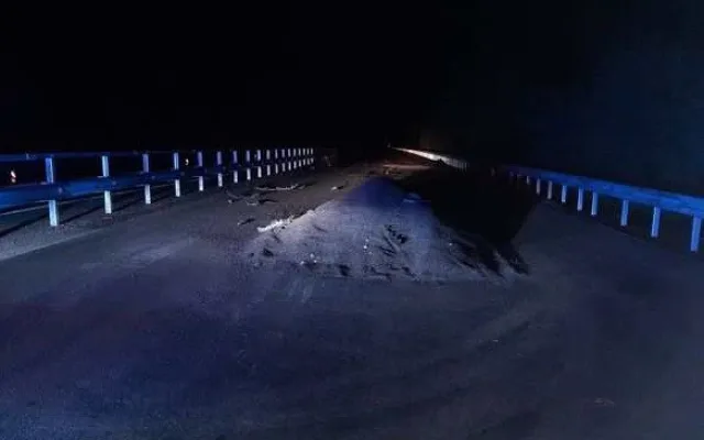 Dvě auta v hromadě štěrku ve dvou dnech. Uzavírka opravovaného úseku D35 u Olomouce zlobí řidiče