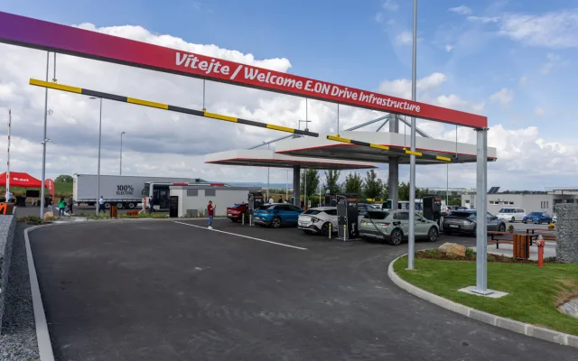 Elektrokamiony vítány. První dobíjecí centrum pro tahače v ČR vyrostlo na Prostějovsku