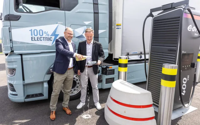 Pavel Kuch ze společnosti MAN a Martin Klíma, jednatel společnosti E.ON Drive Infrastructure