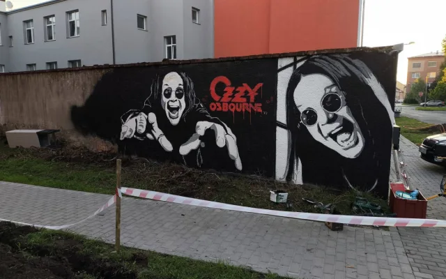 Prostějov pobláznil monumentální portrét krále temnoty a rockového velikána Ozzyho Osbourna