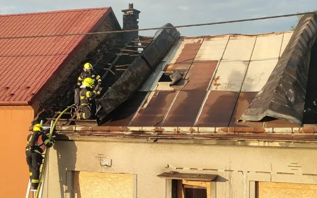 Hasiči měli plné ruce práce. Hořely rodinné domy v Čelechovicích na Hané a Kojetíně