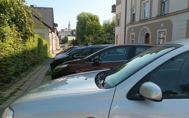Třicítka v šumperských ulicích zkrotila automobil. Obyvatelé si změny v dopravě pochvalují