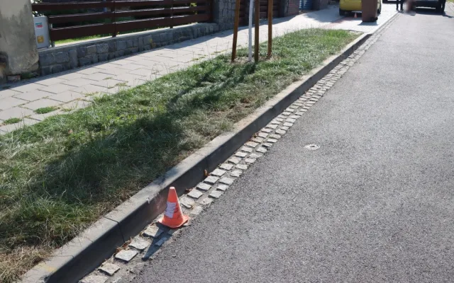 Notně opilá řidička přejela v Olomouci do protisměru a havarovala. Auto nemělo technickou