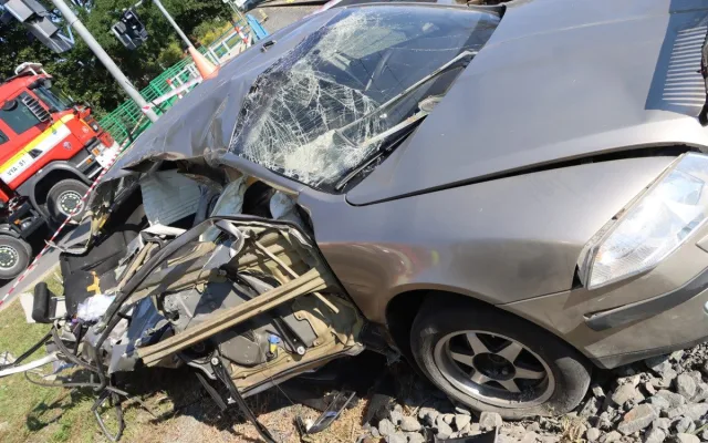 VIDEO: Zběsilá honička ve Šternberku, řidiče na pervitinu po kilometru smetl vlak