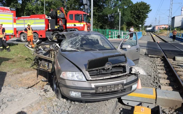 VIDEO: Zběsilá honička ve Šternberku, řidiče na pervitinu po kilometru smetl vlak
