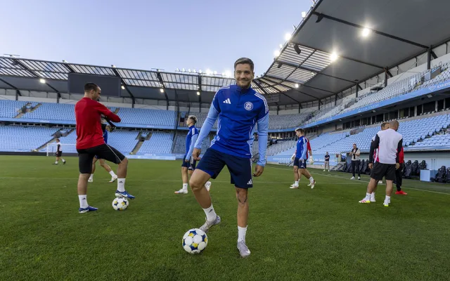 Tým Sigmy při tréninku na stadionu Eleda