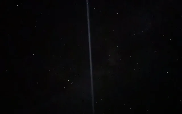 Světelná čára na noční obloze překvapila nejen na Hané. Na nebi zářilo palivo z rakety