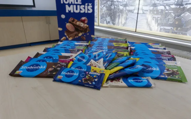 Čokoláda, rozinky, arašídy a želé. Studentská pečeť slaví padesátiny, ikonická sladkost vzniká v Olomouci