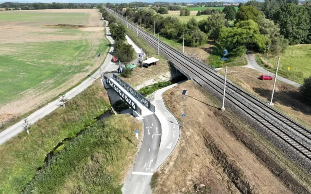 Cyklodálnice podél trati. Mezi Olomoucí a Štěpánovem slouží nová trasa za 105 milionů