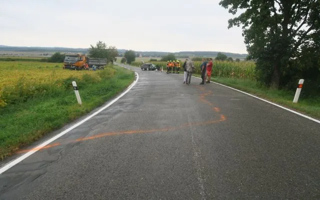 Tragickou nehodu u Vícova policie vyšetřuje jako usmrcení z nedbalosti. Zemřela šestačtyřicetiletá řidička