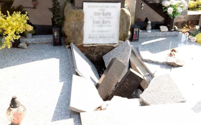 Hyena na hřbitově v Olomouci, pět desítek poničených nebo otevřených hrobů. Ničema hledal cennosti