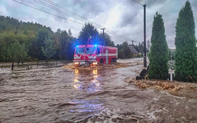 VIDEO: Rok od povodní. Při ničivých záplavách pomáhaly tisíce hasičů