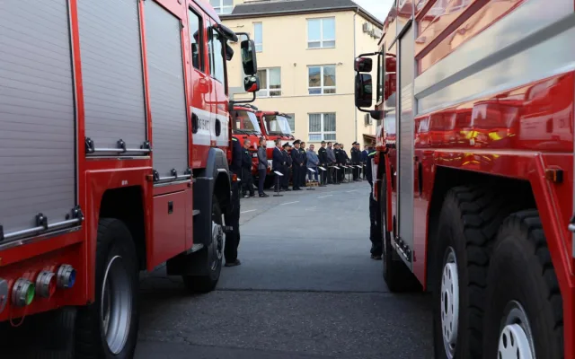 Dobrovolní hasiči budou rychlejší, dostali cisterny a dýchací techniku. V Olomouci se otevřely nové garáže
