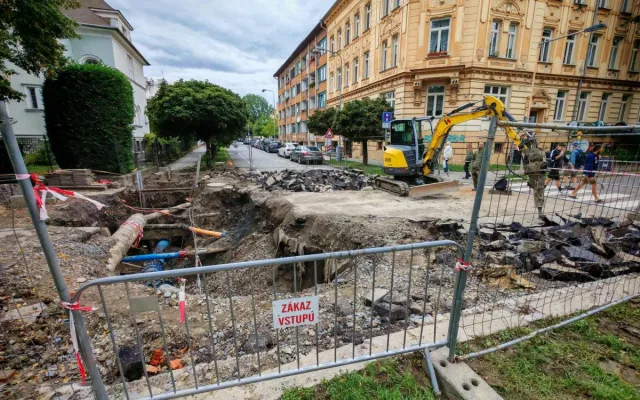 Nekonečné opravy vodovodu v Krapkově. Hotovo bude snad už příští týden