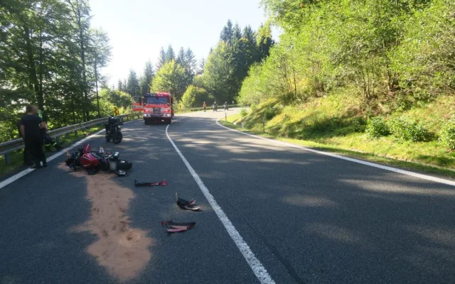 Na Červenohorském sedle havaroval motorkář, policie tam zrovna pořádala bezpečnostní akci