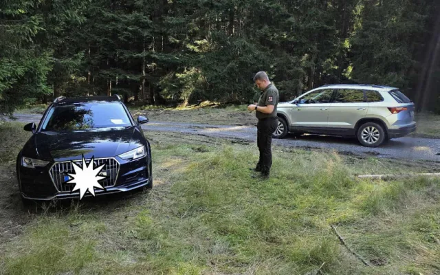 Stráž přírody pokutovala lidi, co přespali na Ovčárně nebo trhali borůvky. Jste moc přísní, zní kritika