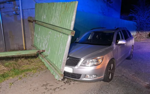 Větrná smršť sevřela Olomoucko a Šumpersko, hasiči s pohromou bojovali celou noc