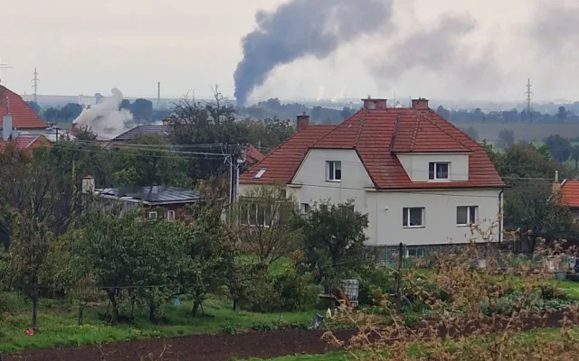 V Prostějově hoří vzduchotechnika ve spalovně. Dva zaměstnanci jsou zranění