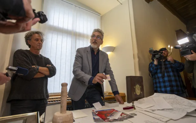 Ohlédnutí o čtvrt století zpět. Historická chlouba Olomouce vydala časovou schránku