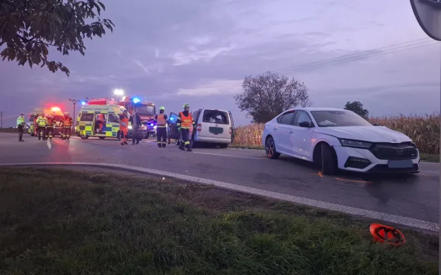 Pět zraněných při nehodě u Žešova. Ráno se zde srazily dva automobily