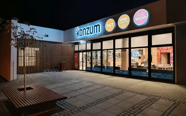 Z Jednoty je Konzum 24/7. Samoobslužný obchod v Jeseníku otestovala i první dáma