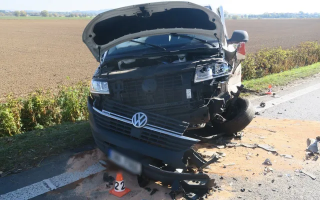 Střet auta a sanitky zablokoval tah za Mohelnicí, k nehodě letěl vrtulník