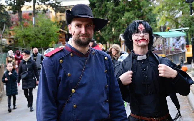 FOTOGALERIE: Strašidelné zoo praskalo ve švech, dnes je na programu světelná show