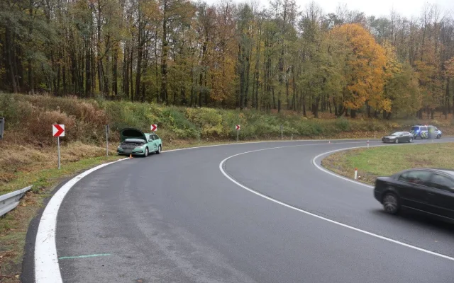 Auto s vozíkem se u Lipiny srazilo se dalším vozem. Řidič odjel do Opavy, policie hledá svědky