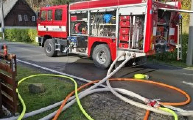 V Horní Lipové hořela chata. Škoda je více než tři miliony