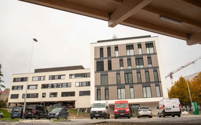 Olomoucká onkologie se rozšiřuje. Nový pavilon vyšel na více než čtvrt miliardy
