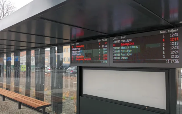 Prostějov otevřel nový dopravní terminál. Nechybí boxy na kola, vznikla i parkovací místa
