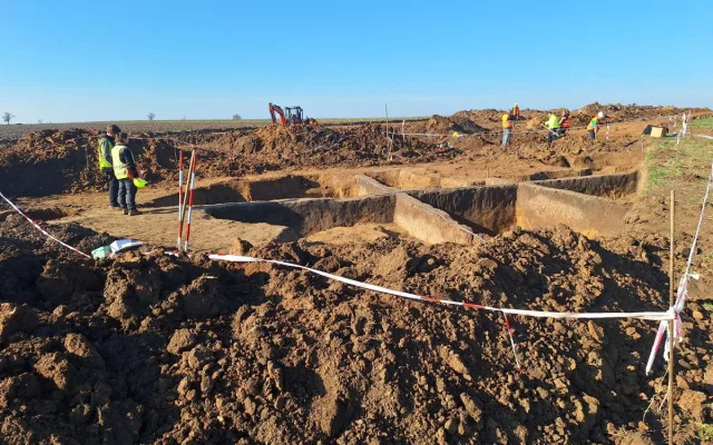 Archeologové objevili při průzkumu D35 u Přerova pozůstatky pravěkých osad