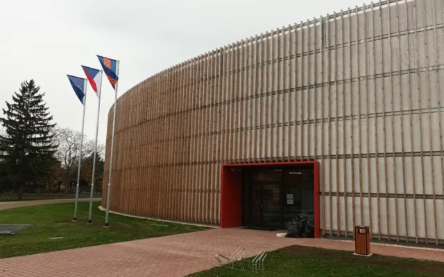 Velká sláva v Kojetíně, město otvírá nový zimní stadion. Zájem o bruslení je velký