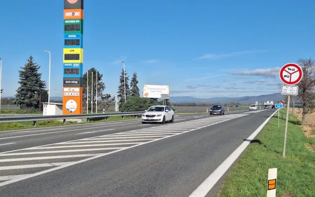 Do Šternberka opět komplikace. Opravy asfaltu si vyžádají kyvadlovou dopravu