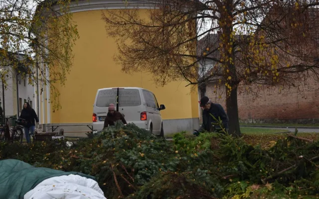 Obyvatelé Víceměřic vytvořili obří adventní věnec, dílo míří do knihy